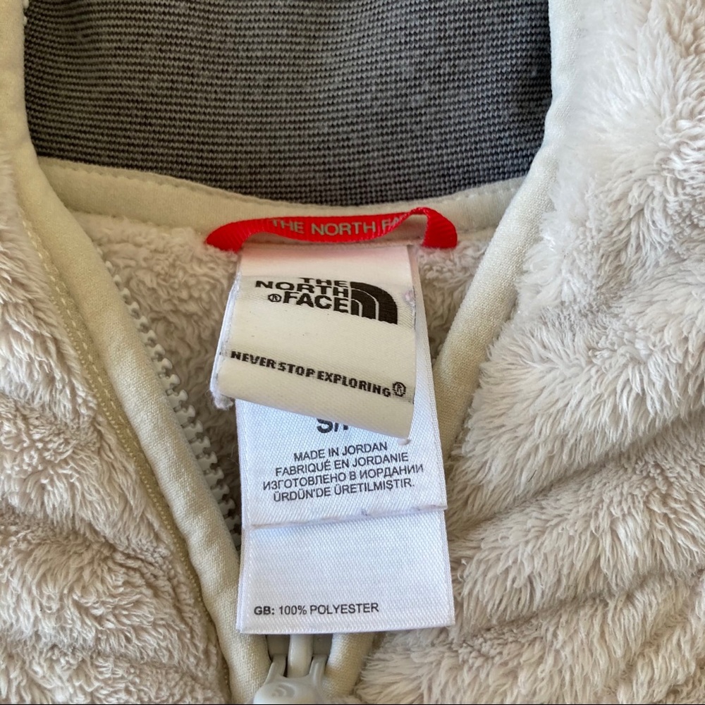 The North Face Osito 1/4 zip sweater. EUC - Picture 3 of 4